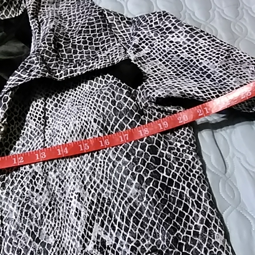 Chicos Water resistant Jacket - Picture 3 of 6